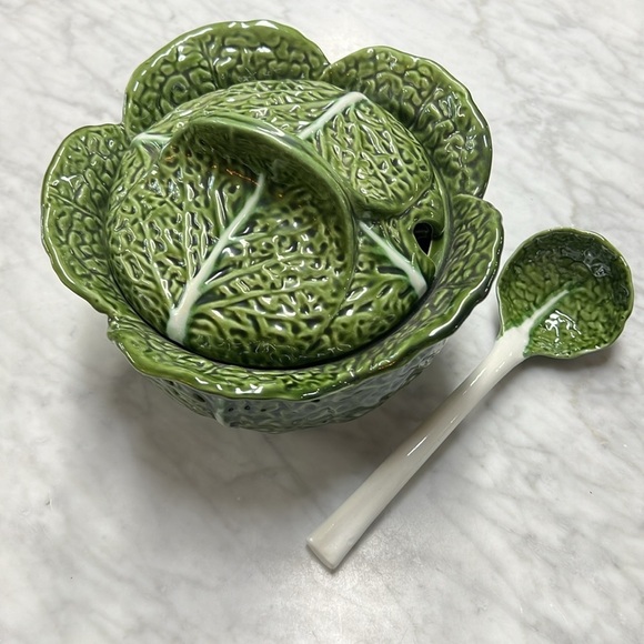 Cabbage Leaf Tureen Set. Tureen, Lid, Ladle, Four Bowls. Ceramic from Portugal - Picture 8 of 15